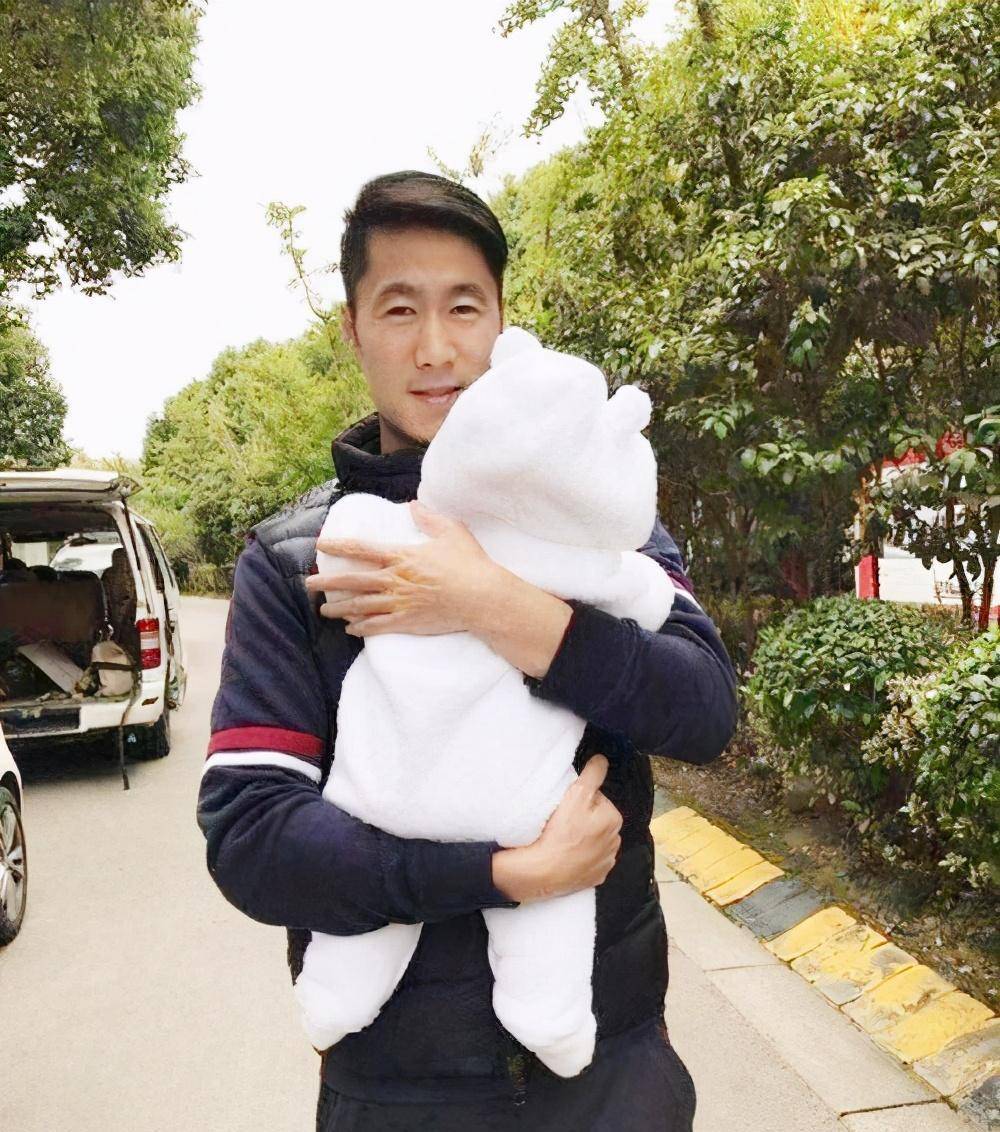 二胎爸爸王励勤:37岁才结婚,迟来的婚姻也幸福_赵薇_刘彦_男单