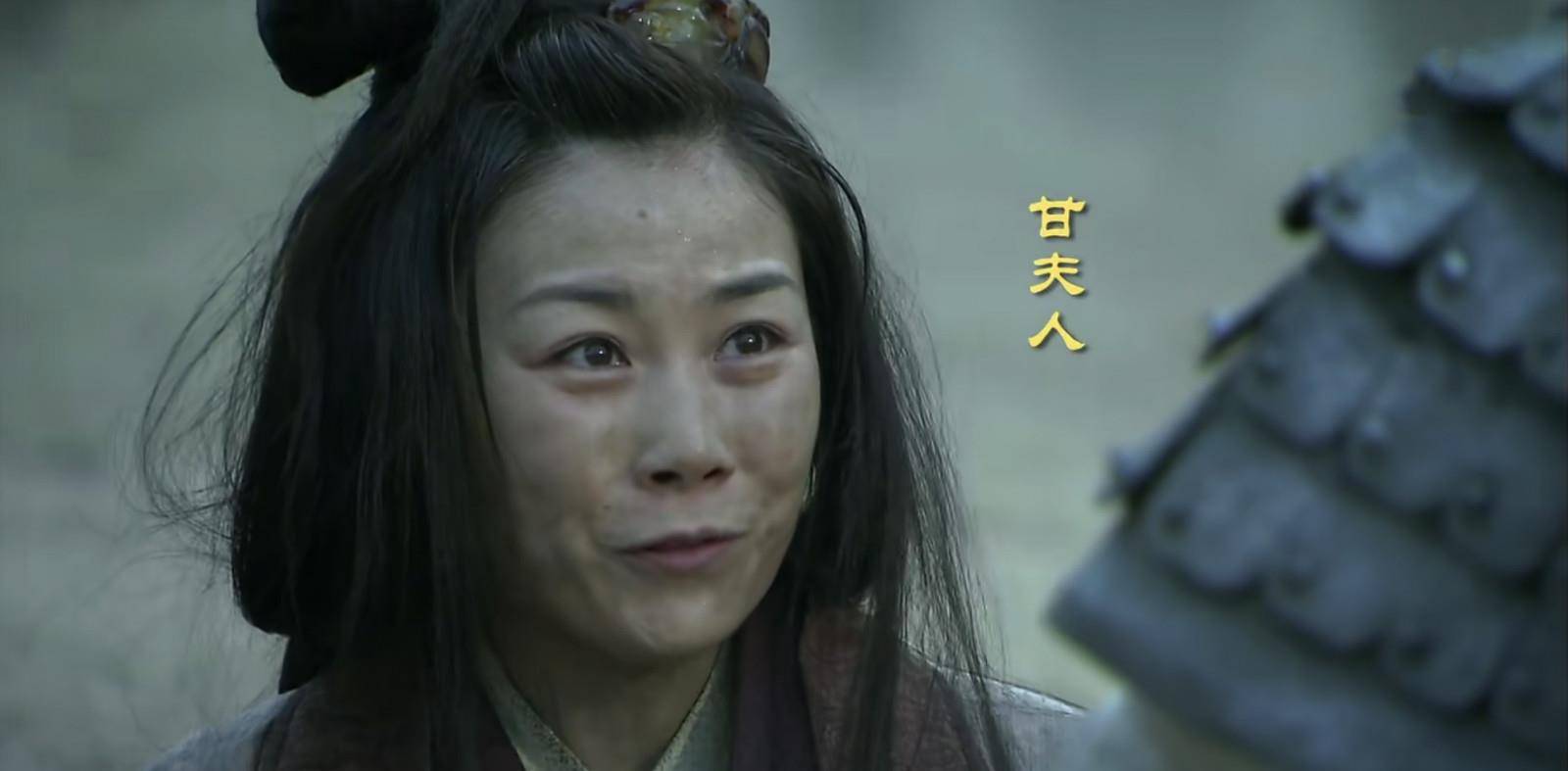 在曹操的部队和四散的人群中寻找甘夫人和刘禅,当然并没有《三国演义