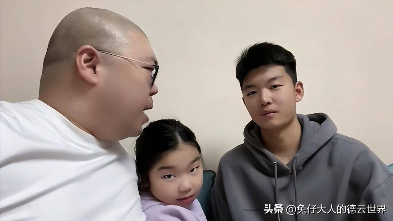 德云社张鹤伦拿观众调侃,对方回应逗乐全场,大哥的包袱真"响"_演出