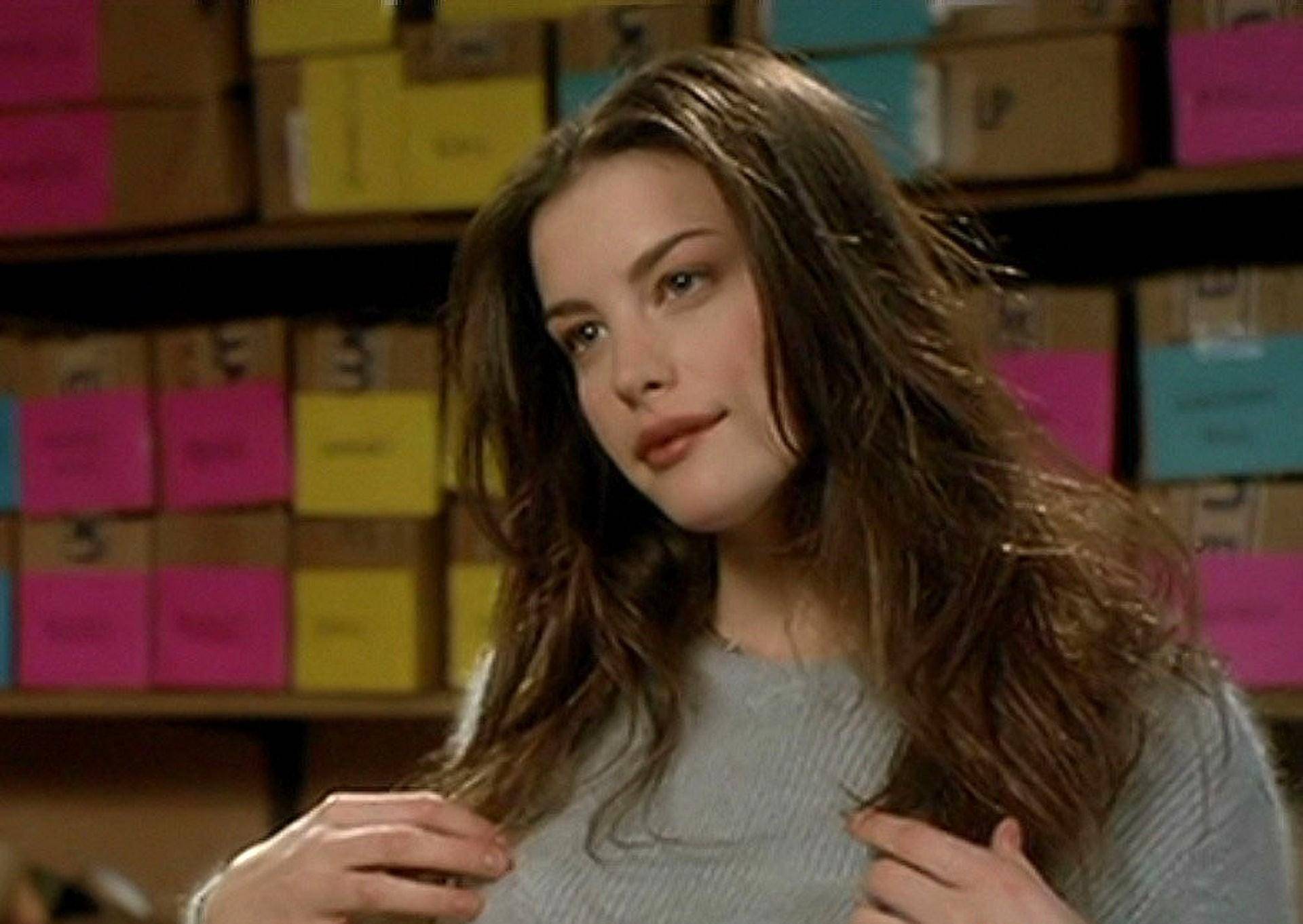 精灵女王精致五官美到超震撼,40岁状态超棒拍摄衣服太美_丽芙泰勒