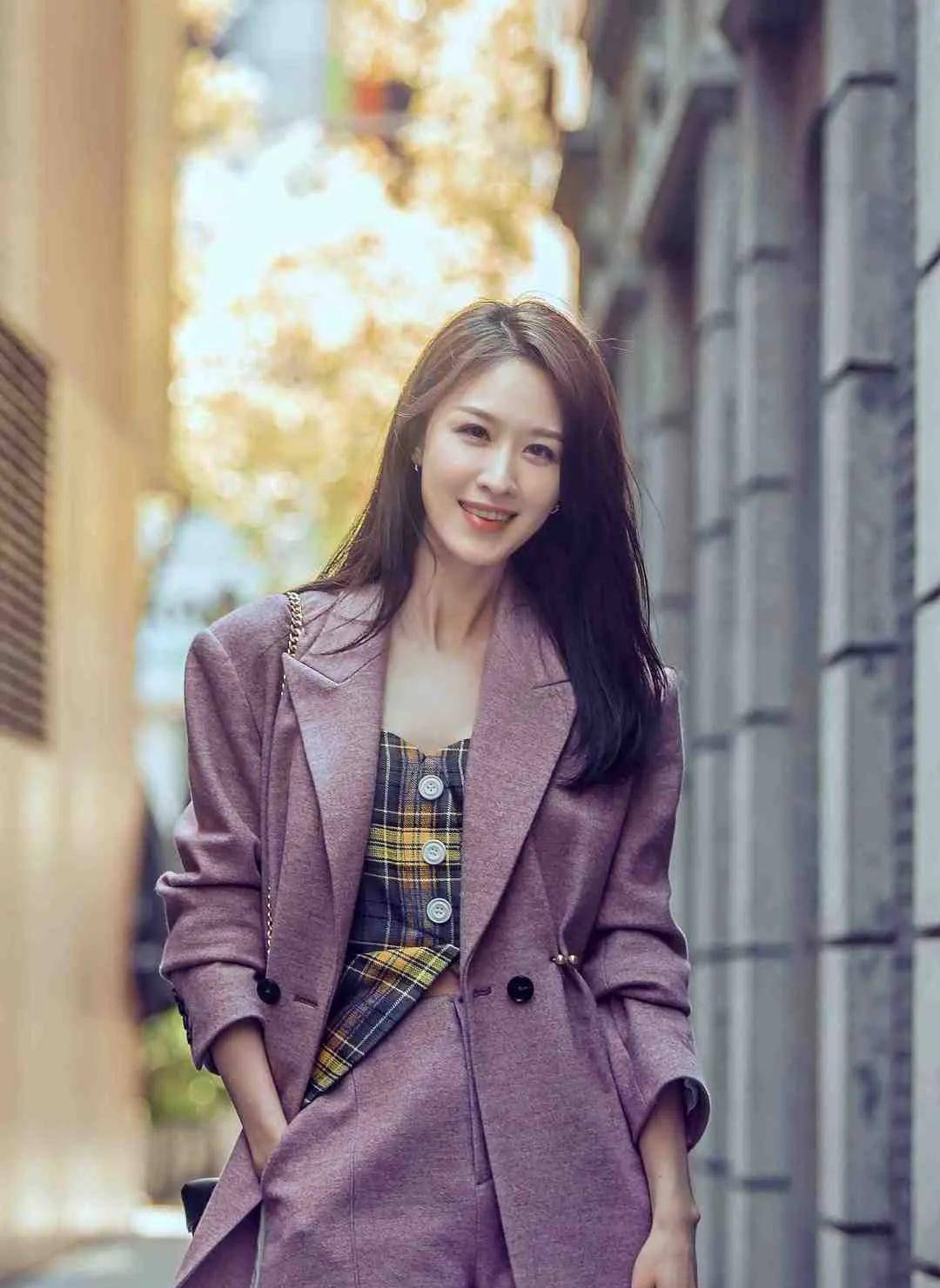 张雯古典美写真_卷发_一身_时尚