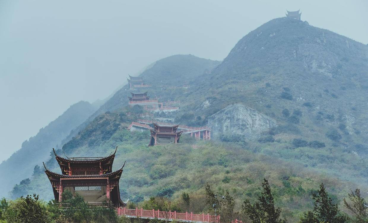 四川乐山有一个县城,离峨眉山很近,知道的人却不多,跟我云游吧_峨边