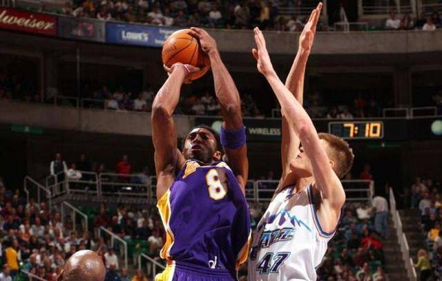 詹姆斯第5,第一的1分钟连帽科比4次!_基里连科_防守_比赛