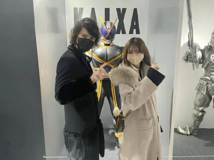 铠武的演员参观the假面骑士展,这波满满的回忆啊_山本光_舞台剧_吉田