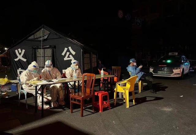 小时健康小站最前线丨在风险最高的区域,样本中转站的大白们一夜未眠