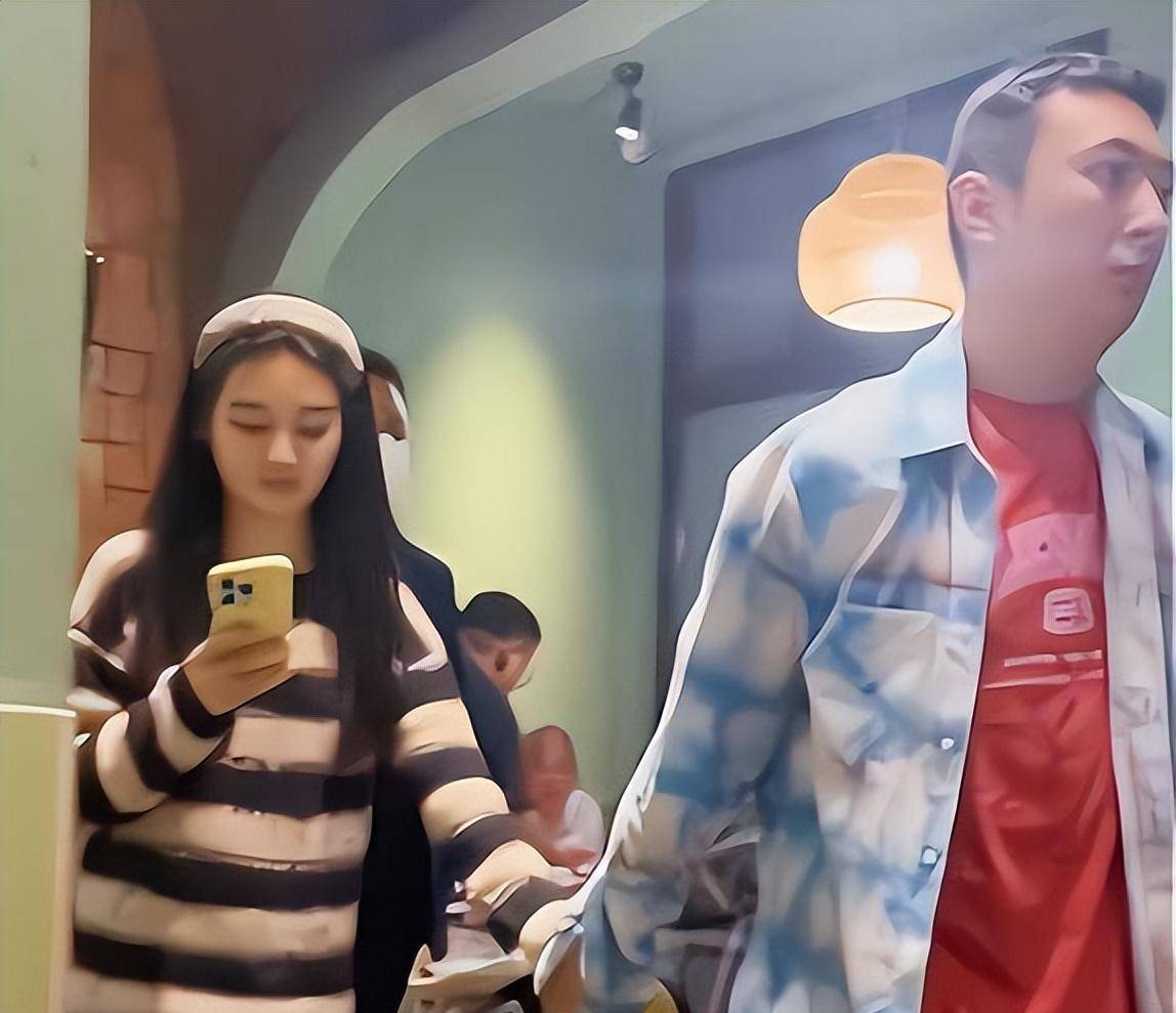 王思聪新女友正脸曝光,疑似网红潘雨润,两人牵手现身三亚超恩爱_网友