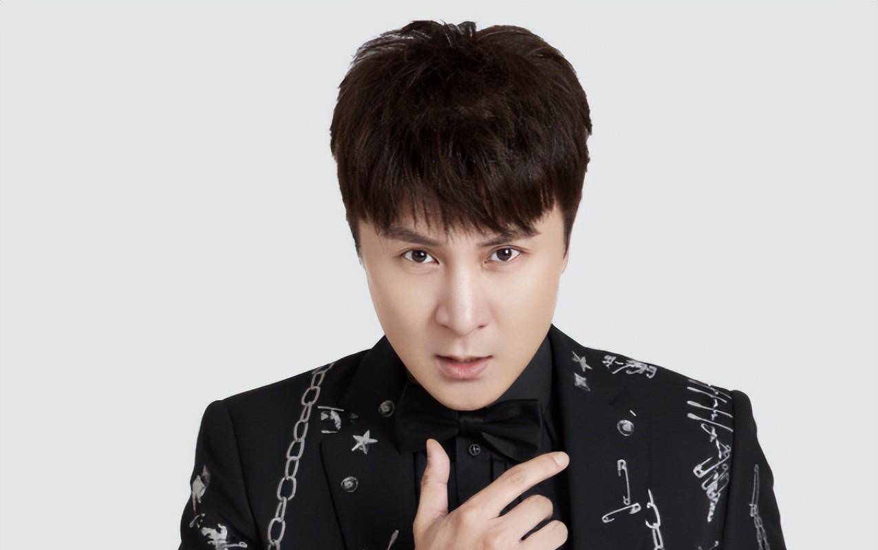 朱桢2006年曾经在《玩美嘱忆》一书中,终于澄清了外界疯传"他与朱学虹