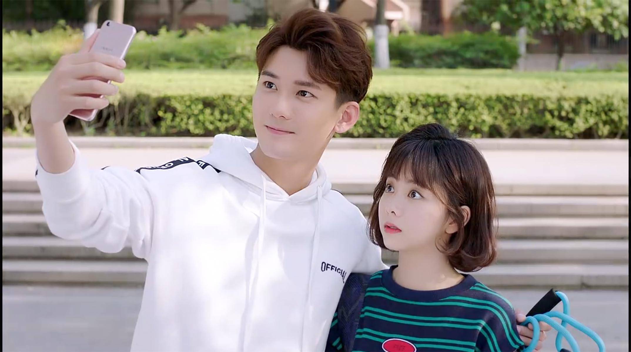 和差9岁的吴磊主演青春励志电视剧《旋风少女第二季》,谭松韵和吴磊在
