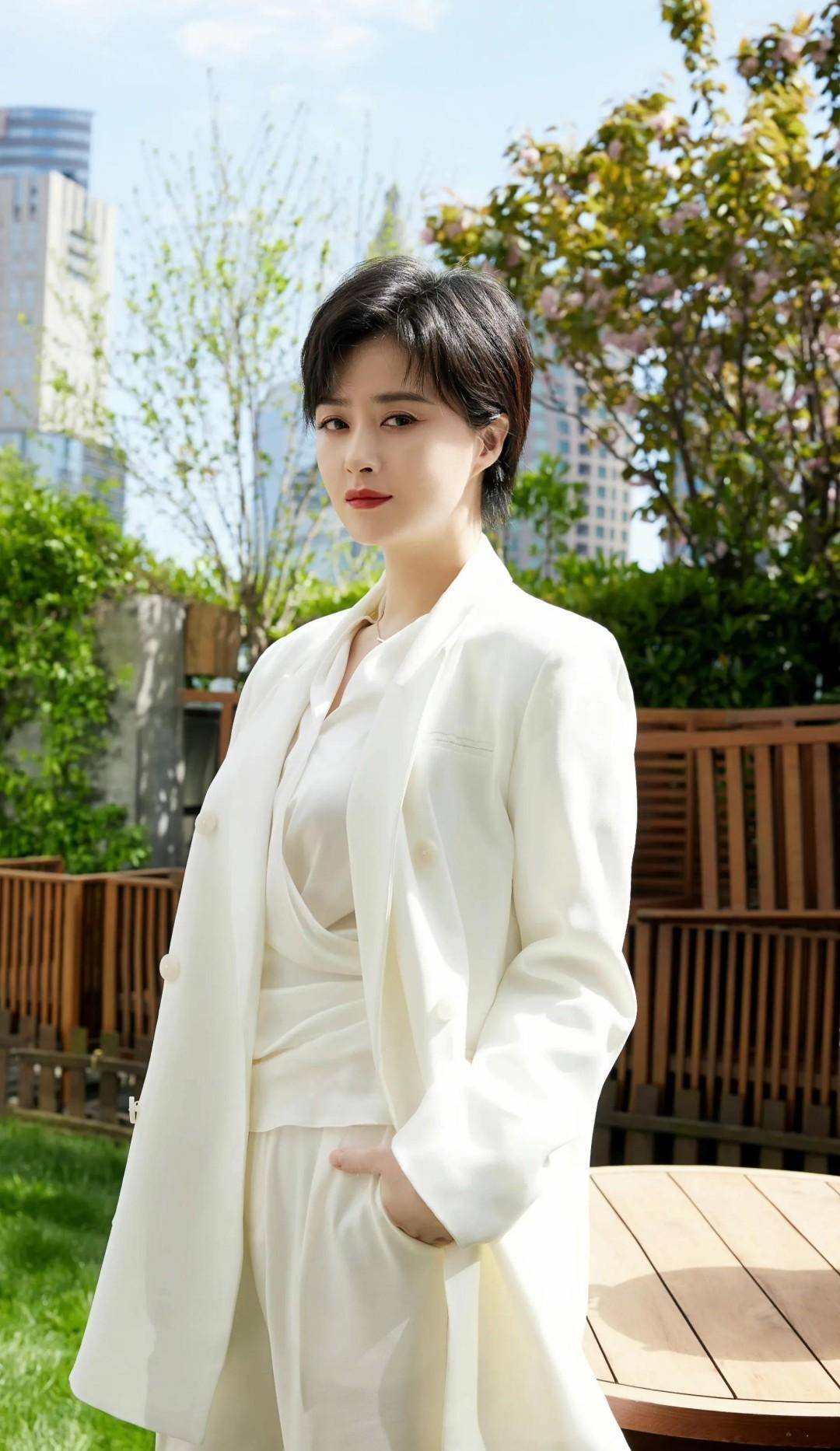 原以为蒋欣很霸道,没想到也有温柔的一面