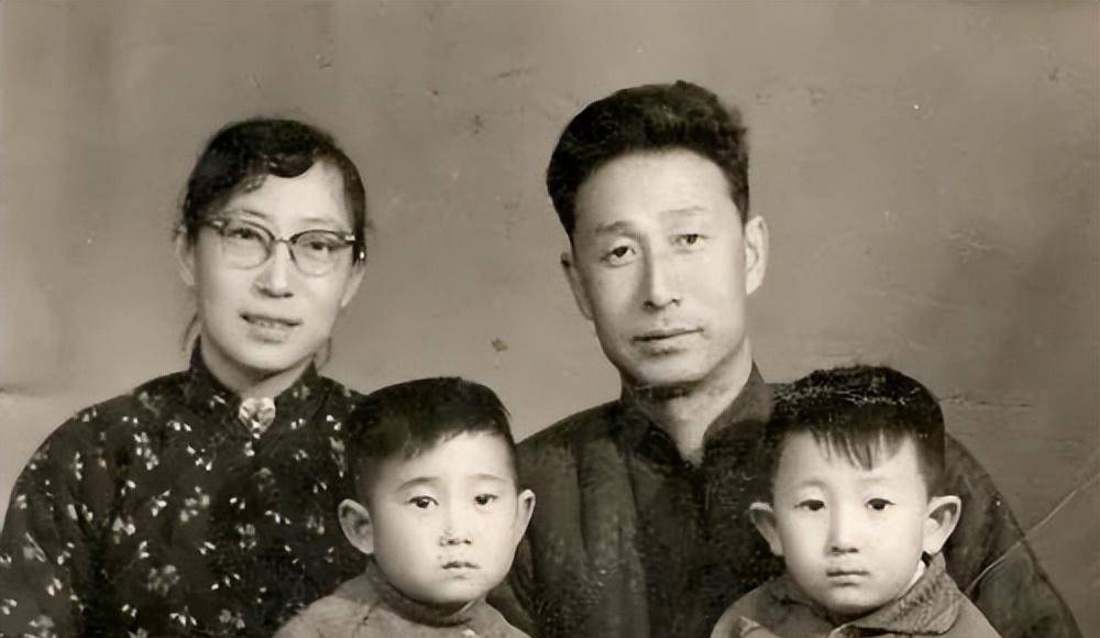三宝小25岁娇妻出镜赚钱办音乐剧,儿媳是大女主,婆婆更厉害_辛沪光