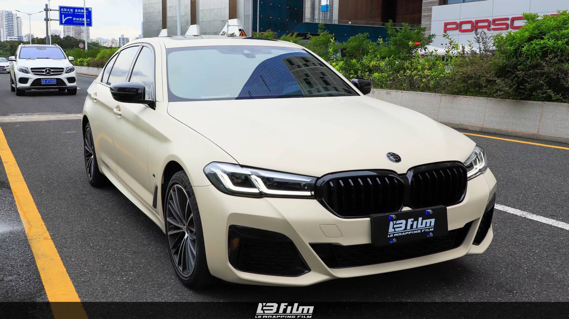 宝马5系lb改色膜消光沙漠黄,沙天一色的壮阔雄浑_搜狐汽车_搜狐网