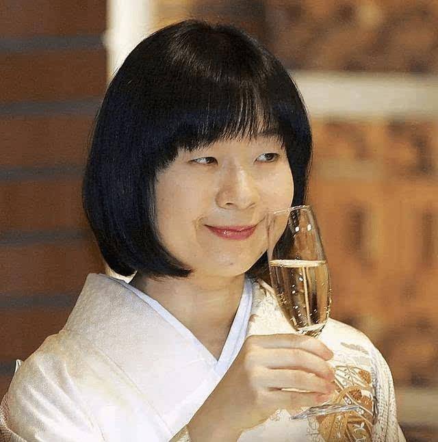 放弃公主身份,改了姓氏,得了1亿嫁妆,她是德仁天皇的亲妹妹_清子_黑