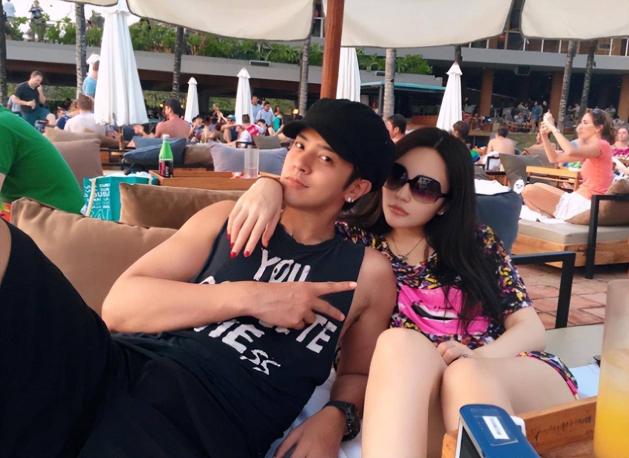 继《罗志祥》之后,周扬青正式宣布与好利来首席执行官罗浩的恋情,他们