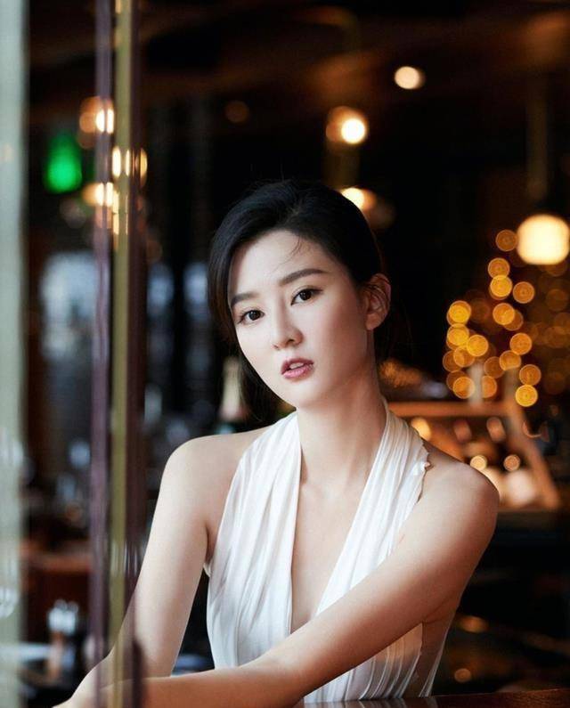 原来乔欣身材火辣!将时尚与慵懒演绎到极致_观众_明星_作品