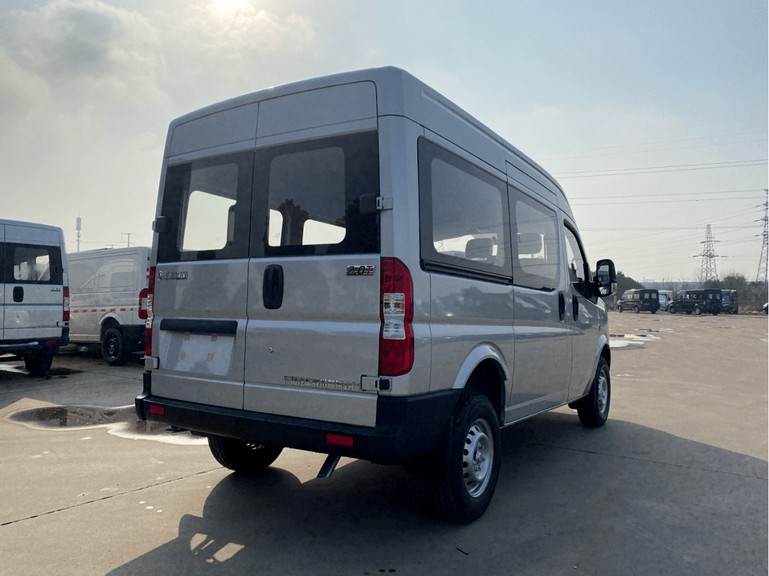 年轻一代城配物流人首选——东风御风v9 评测