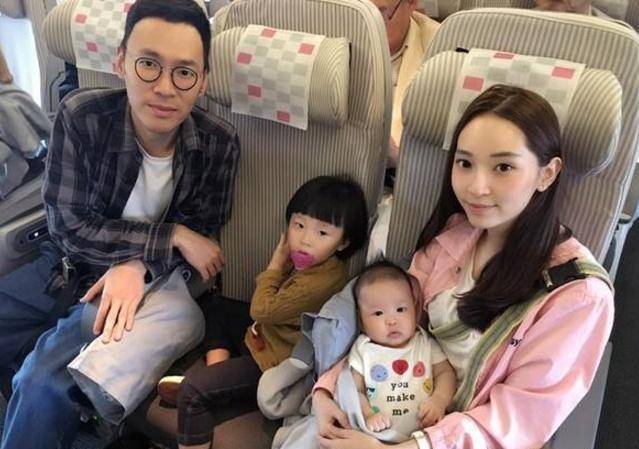 68岁张菲近照,儿孙绕膝尽享天伦,姐姐看破红尘弟弟无心婚娶_费玉清_费