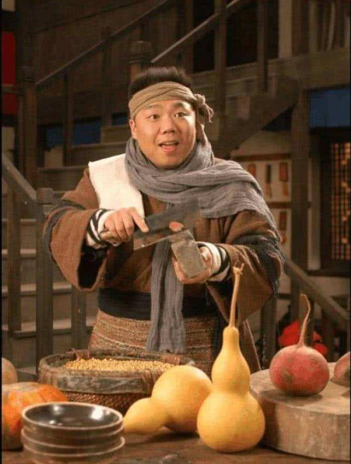 朱元璋吃饭吃出1根头发,要杀御厨,厨子大喊4字,太监被杀了_皇帝_工作