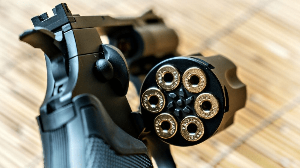 因为左轮手枪容易烧手啊_韦弗_射击_方式