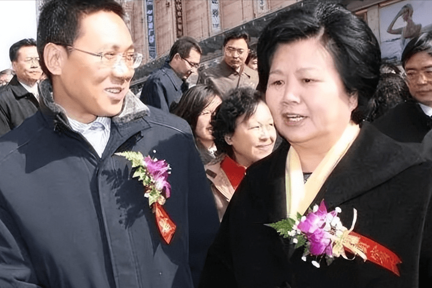 原创
被称为王牌播音员的邢质斌，却在男搭档逝去三个月后，毅然离职插图22