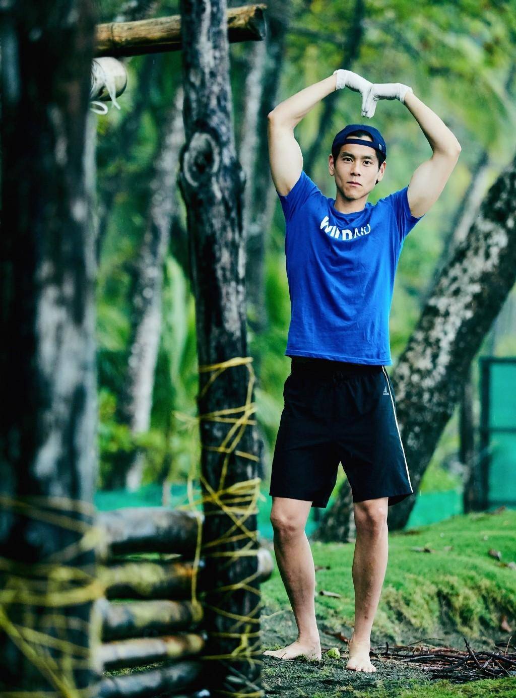 彭于晏年轻帅气,不仅阳光,运动范也是满满的,彭于晏的这身穿搭简单