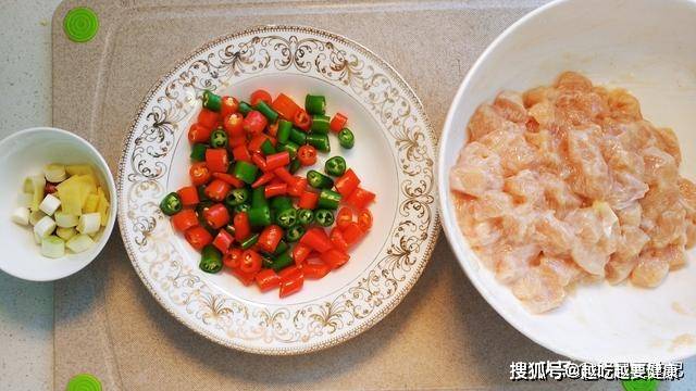 雞胸肉,線椒,雞蛋【辣椒炒雞丁】平常除了給兩個寶貝做一些雞米花或者