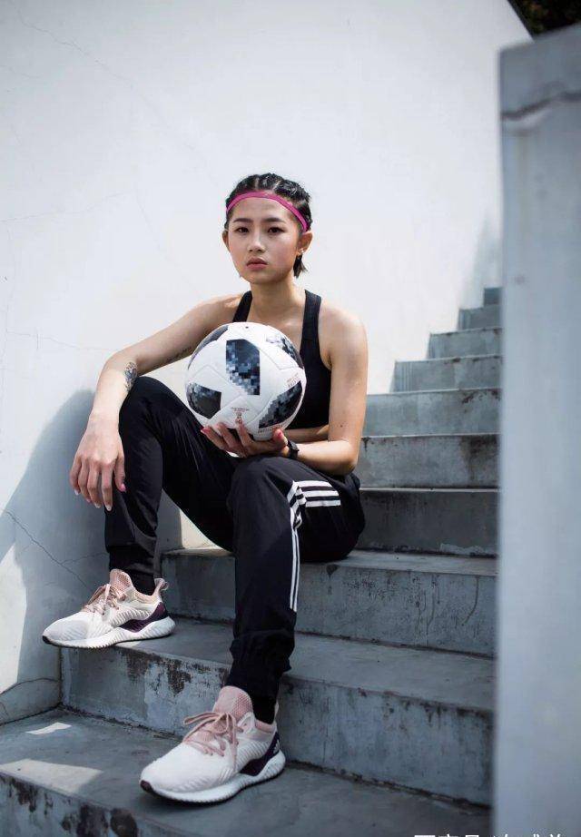 女足最美小花熊熙为什么会在18岁就选择退役?_广东女足_山东_巅峰期