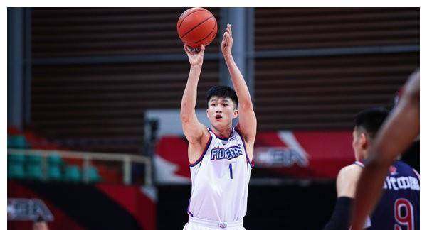 时德帅不惧唐才育!郭杰更强势_比赛_大前锋_布拉