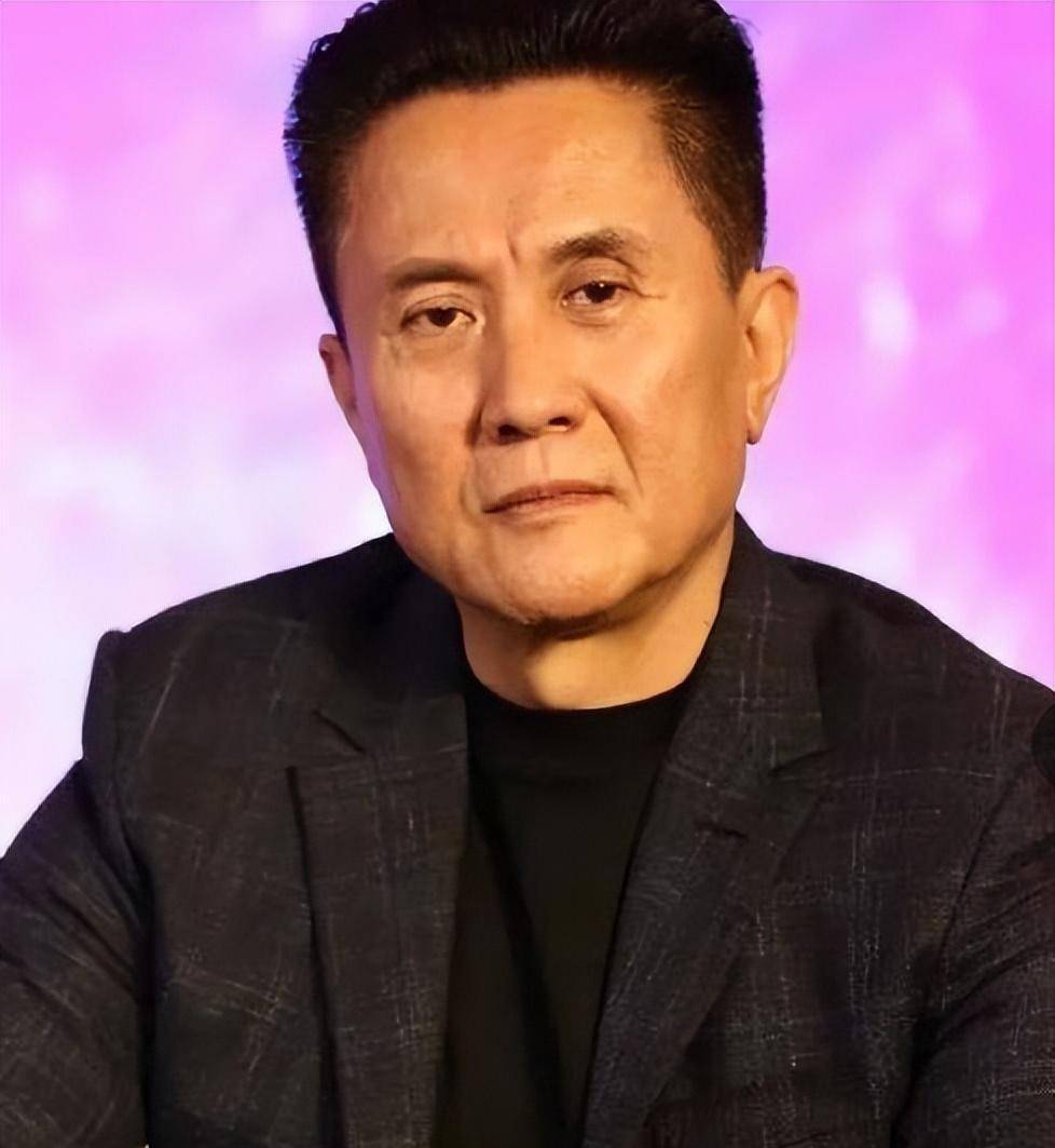 张志坚:曾是锅炉工,62岁爆红,戏外娶张萍为妻,恩爱至今零绯闻_父亲