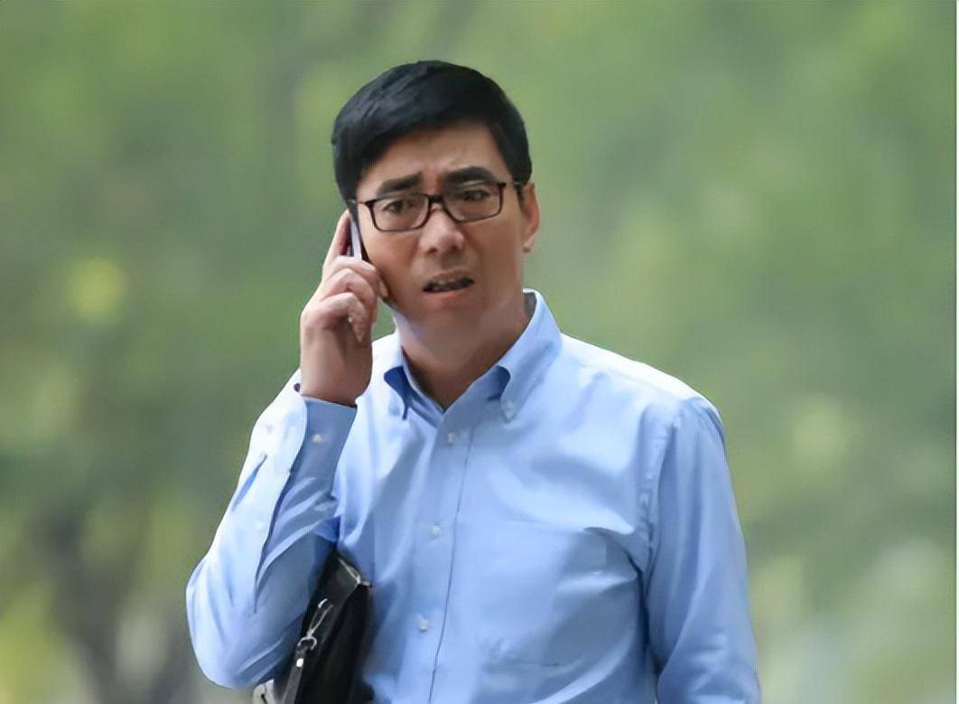 58岁范明带孙好快乐!