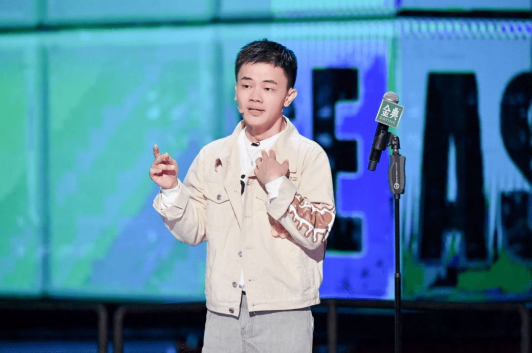 脱口秀演员小佳:我知道观众期待我变成一个"坏人"_身体_因为_笑话