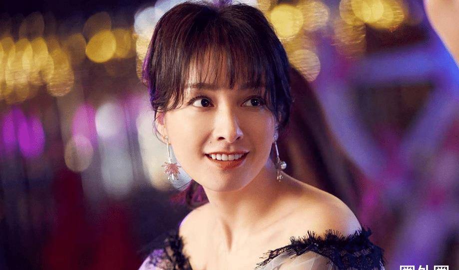 38岁吴昕模仿泰勒斯威夫特,妆容夸张英文烫嘴,腰围是重点_网友_状态