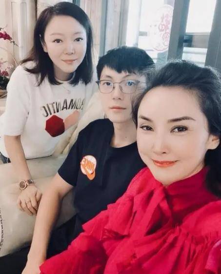 为胡明轩放弃舞蹈梦,休赛期,胡明轩会带妈妈上综艺助力出圈吗?