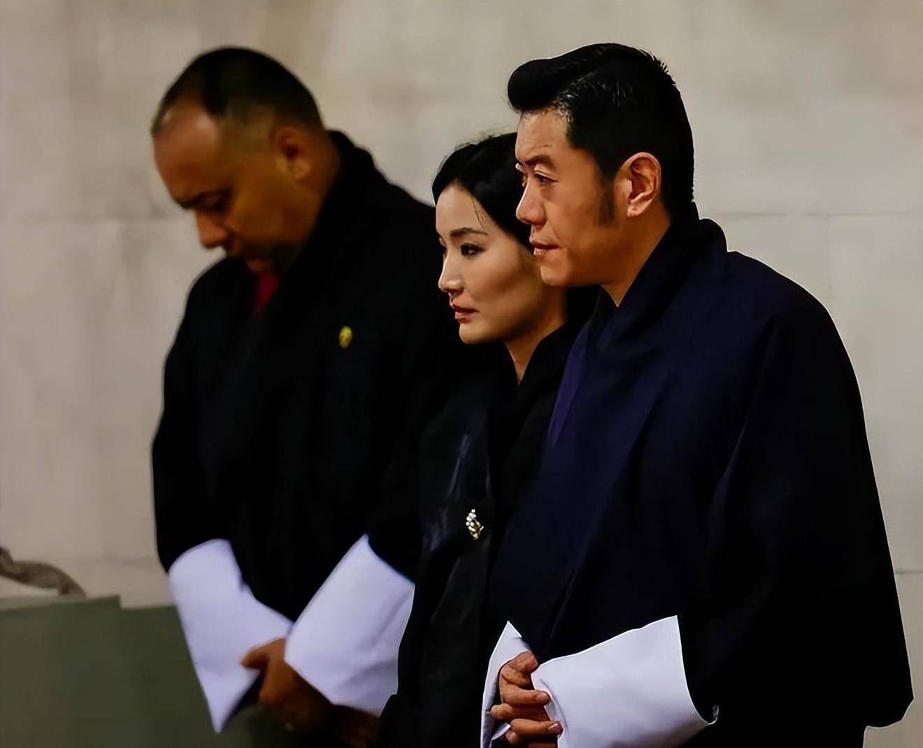 各国王室齐聚女王葬礼:韩国第一夫人清纯可人,东方面孔真美_黑色_状态