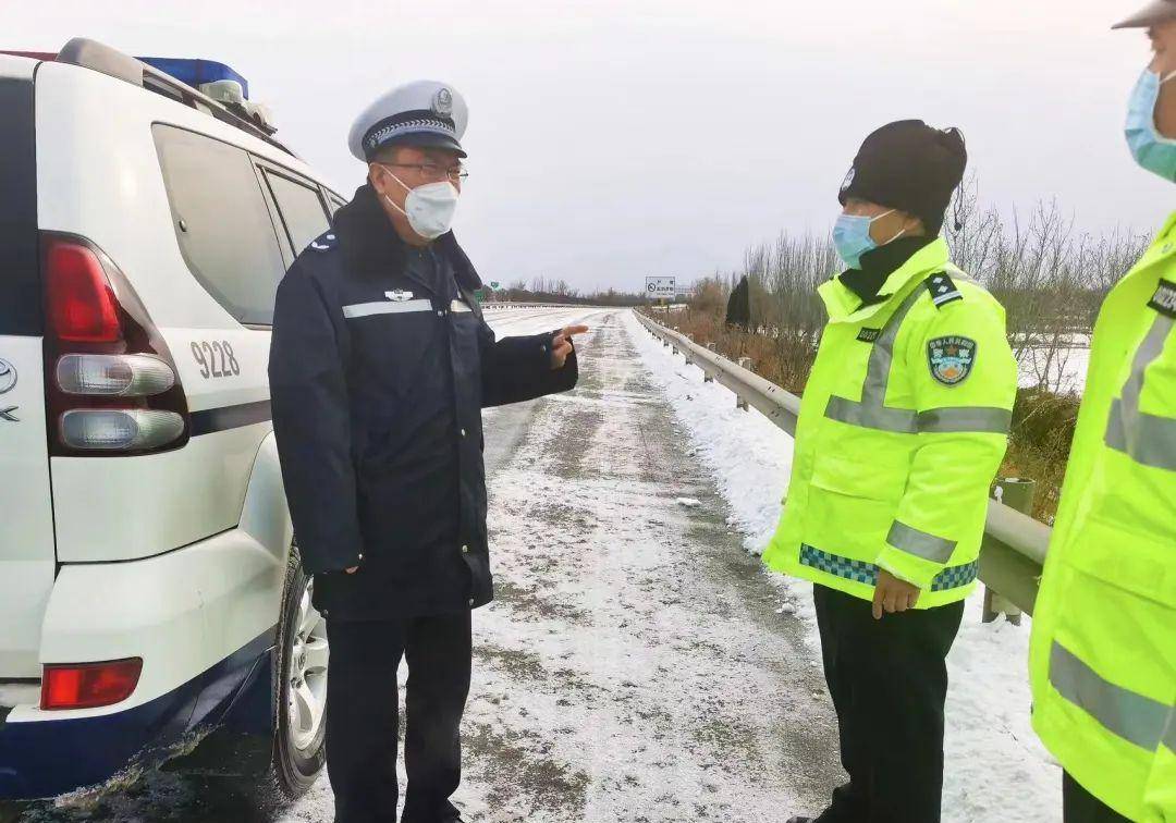 山西高速交警六支队全警积极应对2023年春运首场降雪 确保平安出行