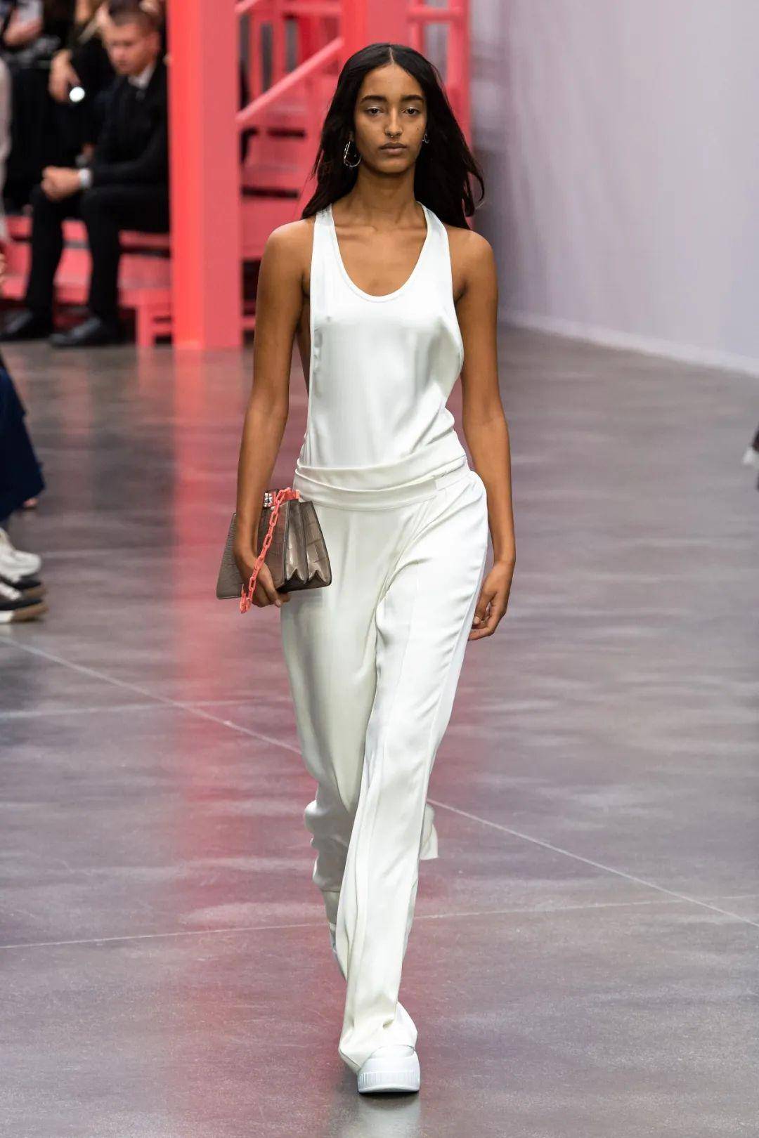 巴黎时装周惊喜太多_装饰_春夏_系列