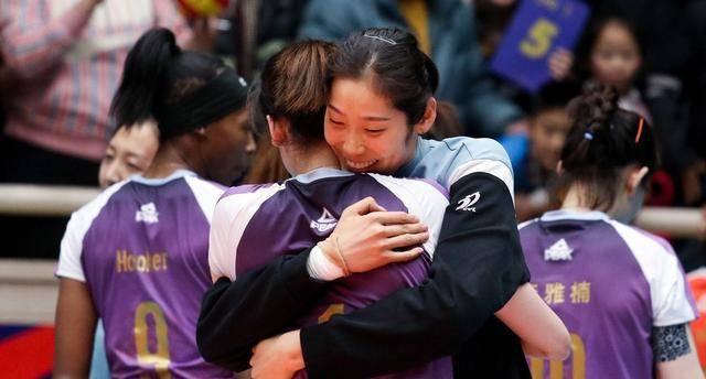 李盈莹35分拒绝放水,张常宁龚翔宇合力砍下45分收获惜败哭成泪人_比赛