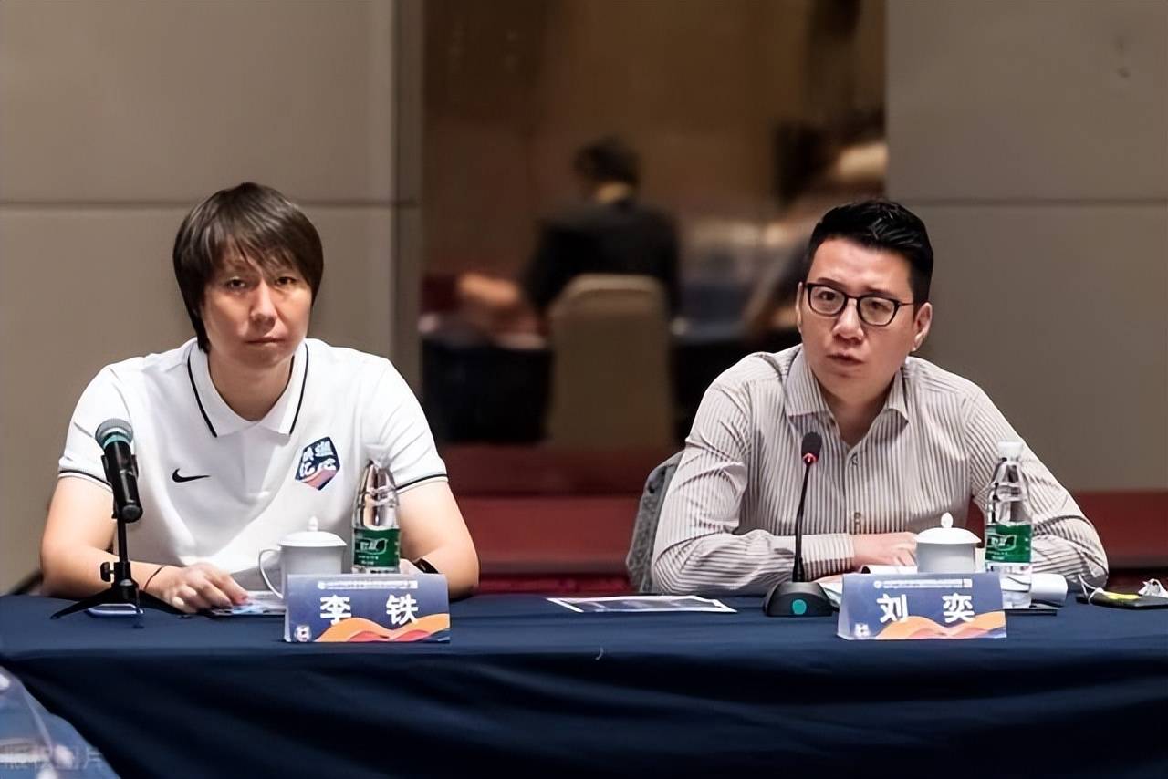 曝刘奕被抓前准备跑路,通过关系买到了飞往国外的机票_李铁_中国