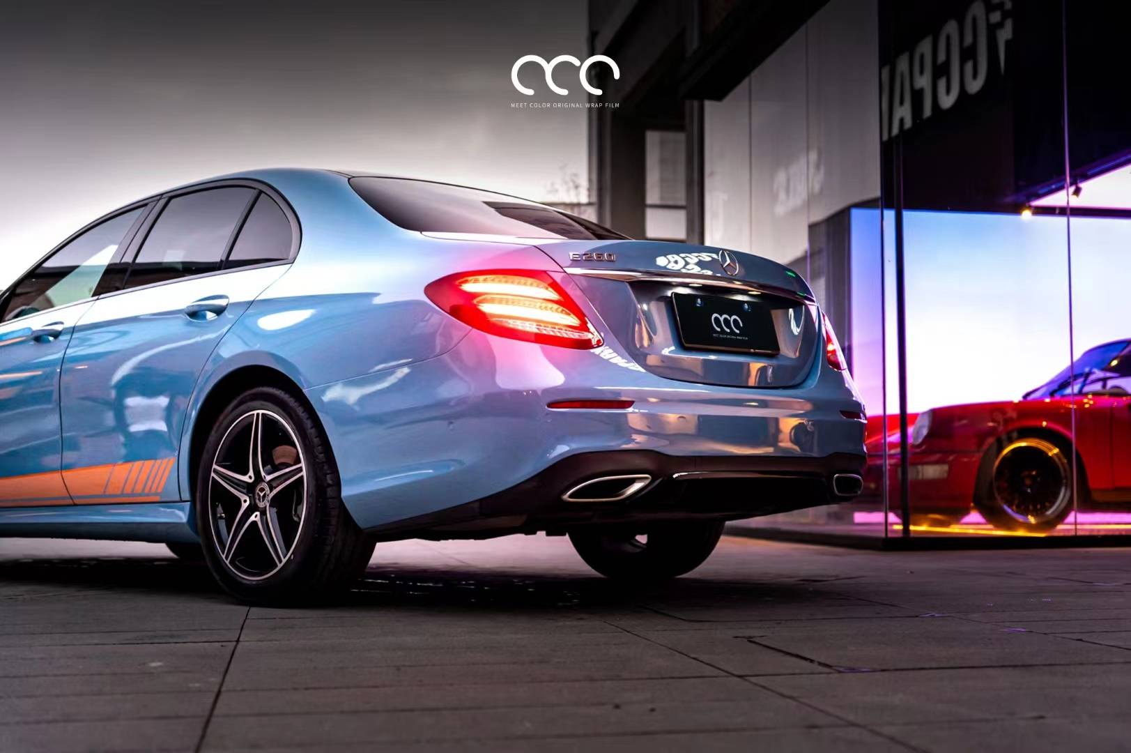 奔驰e级漫彩改色膜瓷器蓝,深若雨晴,淡如月色_搜狐汽车_搜狐网