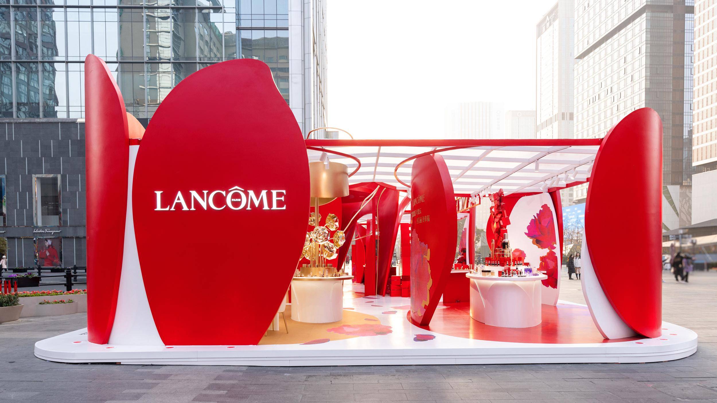 玫瑰盛放 美丽新年,兰蔻新年快闪店空降成都春熙路!