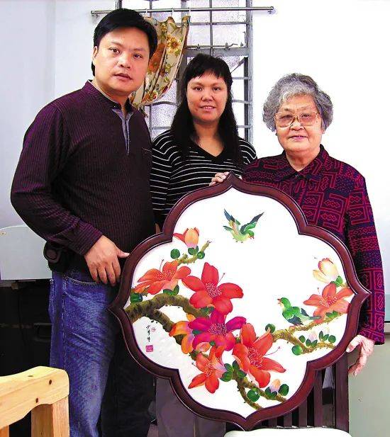 奋斗100|陈少芳:锦绣天工竞芳华_广绣_工艺美术_的发展