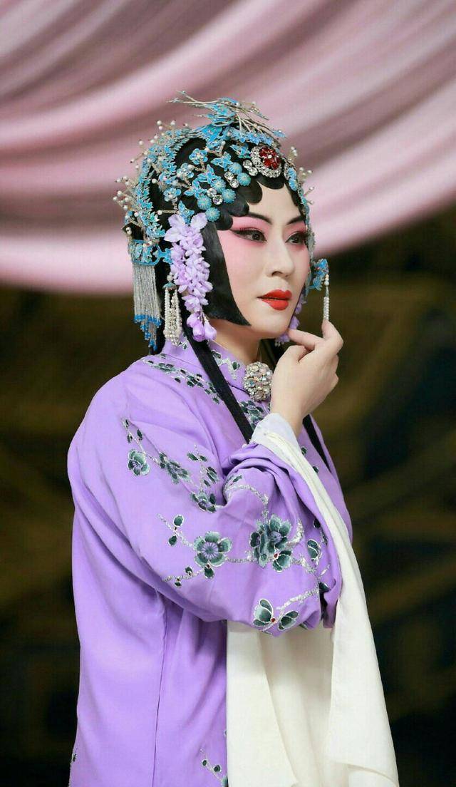 "标准传人"迟小秋"为何毁誉参半_程派_王吟秋_李世济