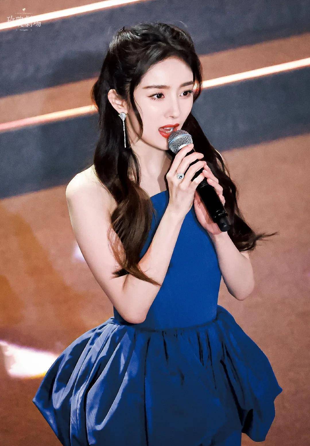 众星兔年贺岁大片,迪丽热巴仙气飘飘,赵丽颖杨幂今年春晚赢麻了_肖战