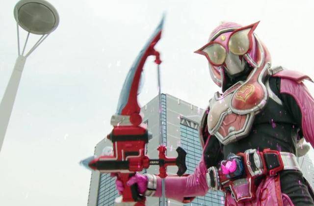 假面骑士蜜桃桃子姐这就不多说了,全剧好的身材,后期一门心思扑在傲蕉