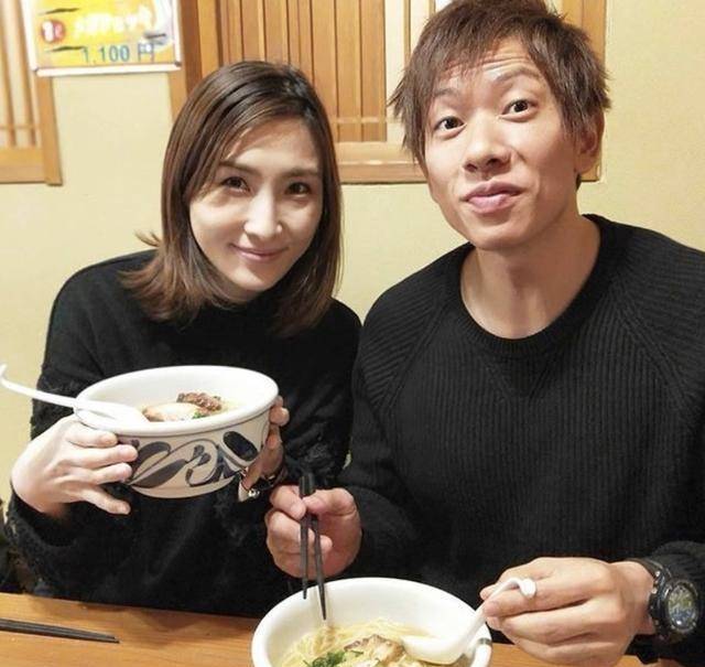 日本知名男优清水健婚后半年晒婚照,工作获妻子体谅直言倍感欣慰_交往