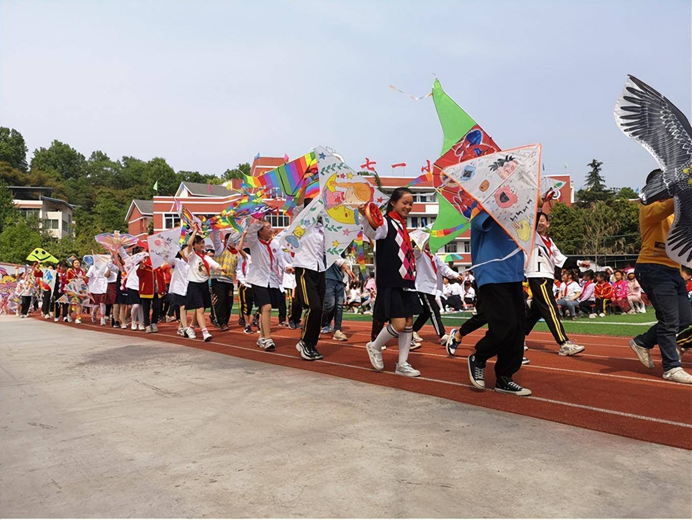 绵阳市三台县七一小学凤凰校区举办第一届"风筝节"_活动_文化_传统