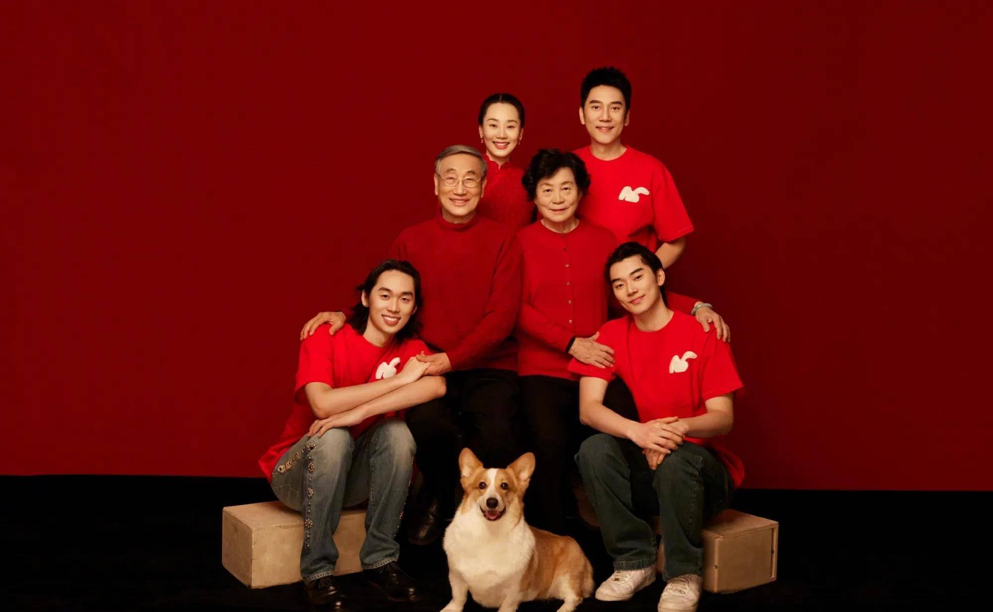 林依轮一家十二口拍全家福,他父亲身份不简单,太让人羡慕了_黄琏_生活