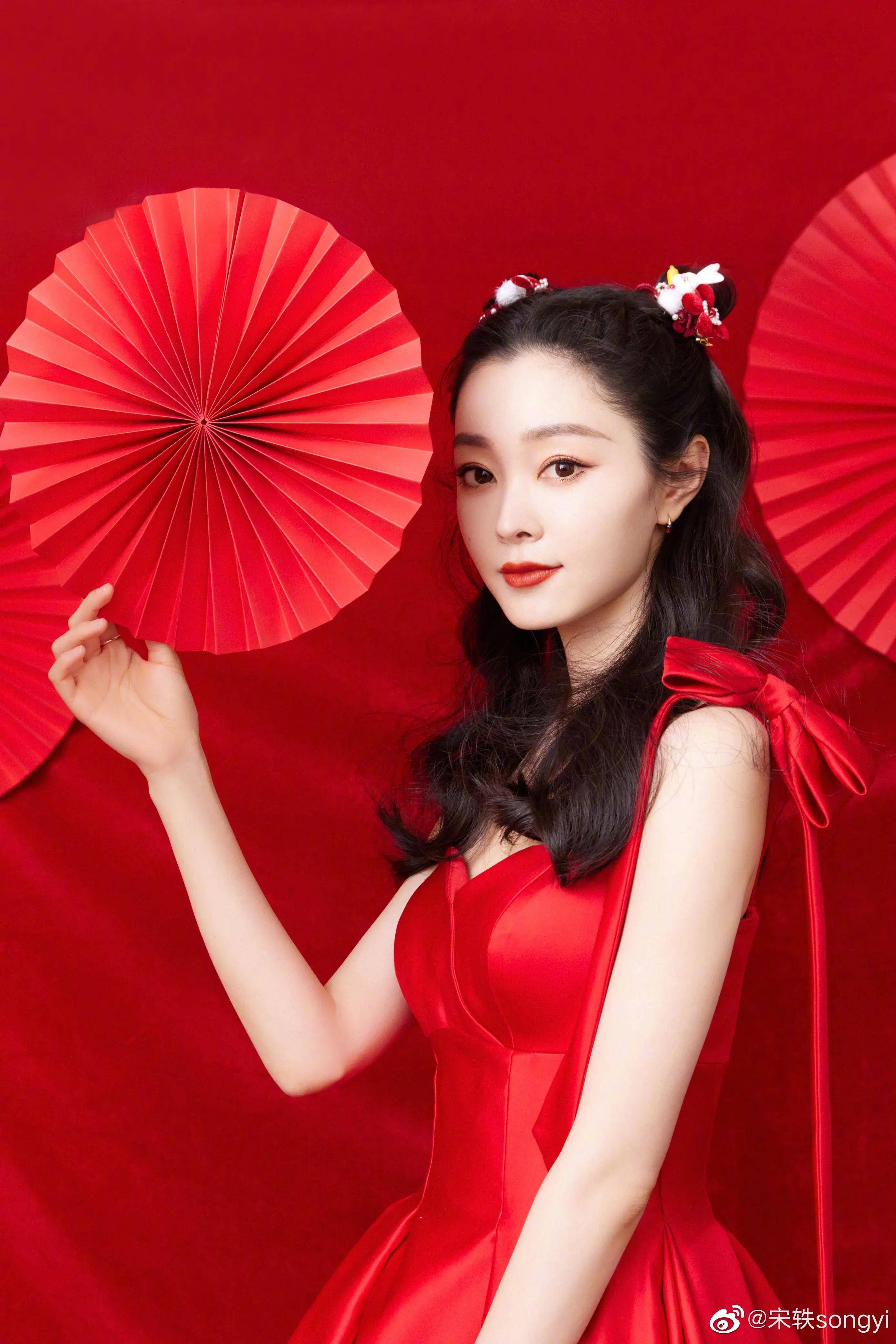美美与共,各美其美:迪丽热巴,唐艺昕等各路明星过年美图大放送_营业