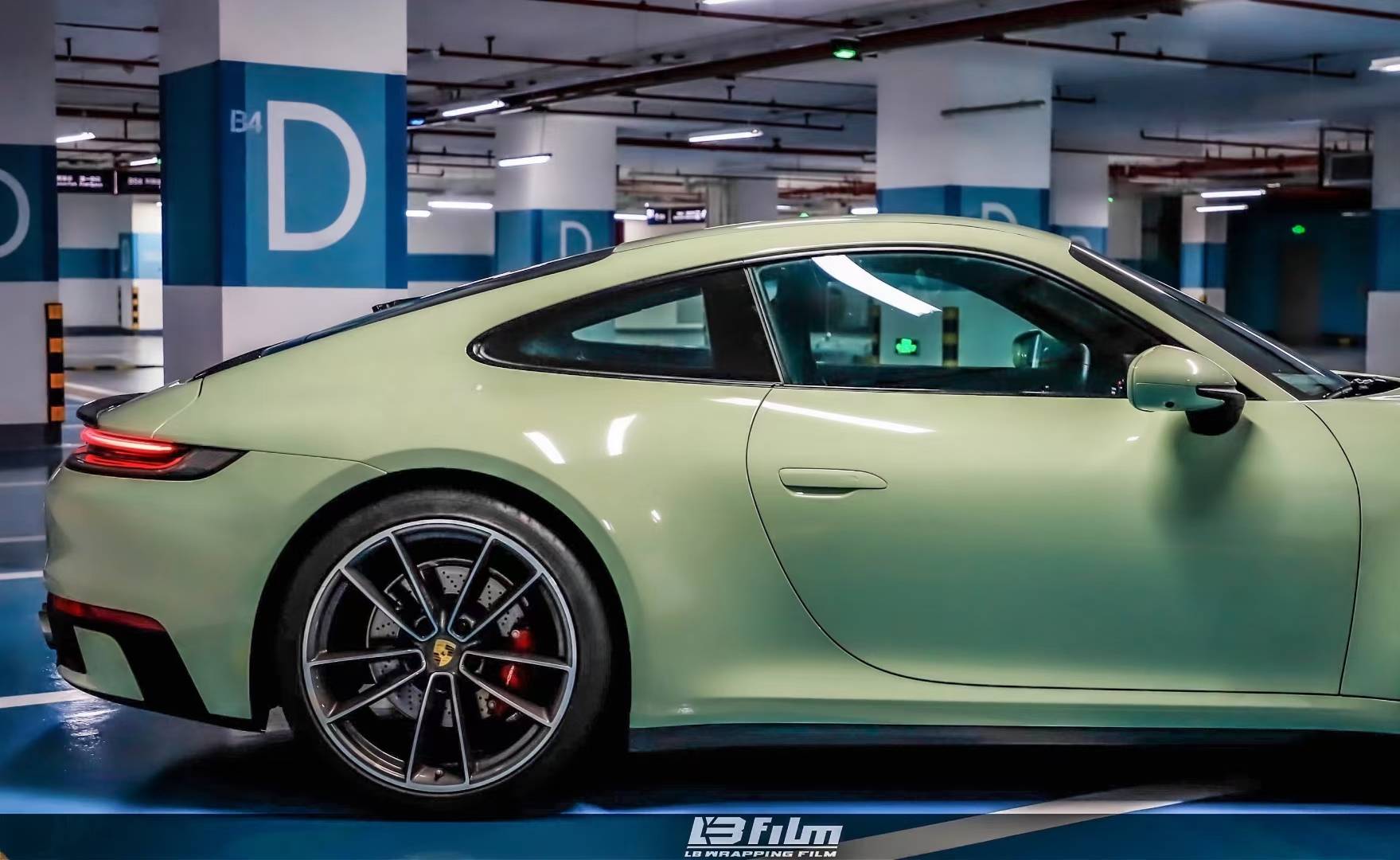 保时捷911lb改色膜高亮卡其绿,沉静而有力量的超帅色号_搜狐汽车_搜狐