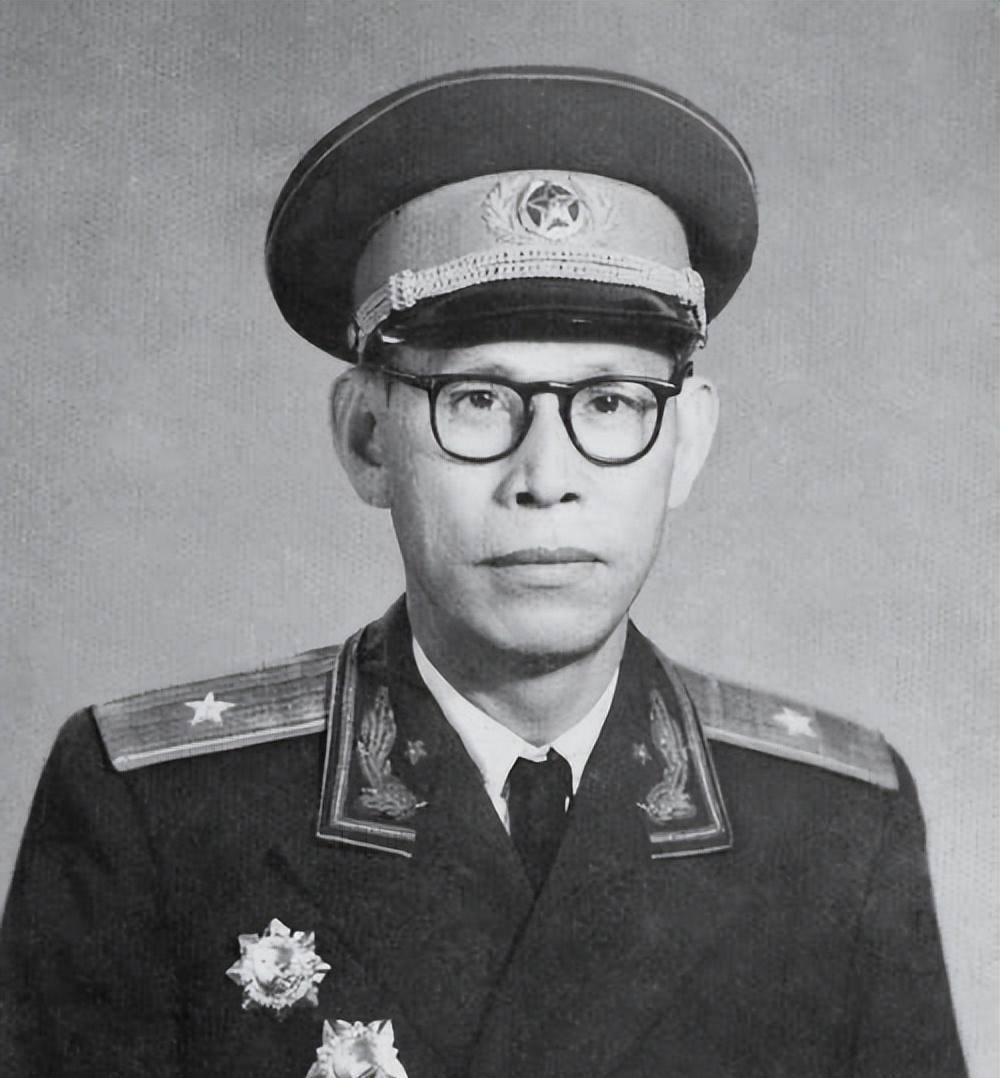 海南解放前夕的琼崖纵队,两位副司令员都成了少将,那司令员呢?