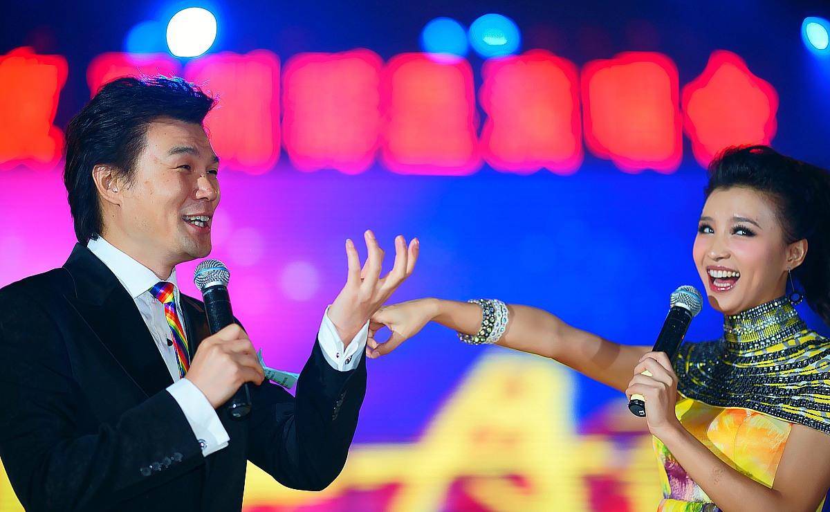 李彬的妻子叫高志伟,当年李彬和追求她的时候个人和家庭条件不是很好